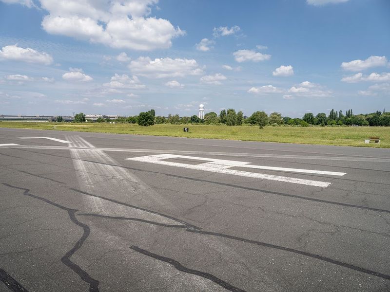Berlin: A Clear Sky Day at the Park HDRi Maps and Backplates