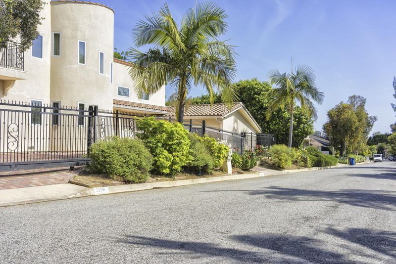 Beverly Hills, California: Suburban Neighborhood HDRi Maps and Backplates