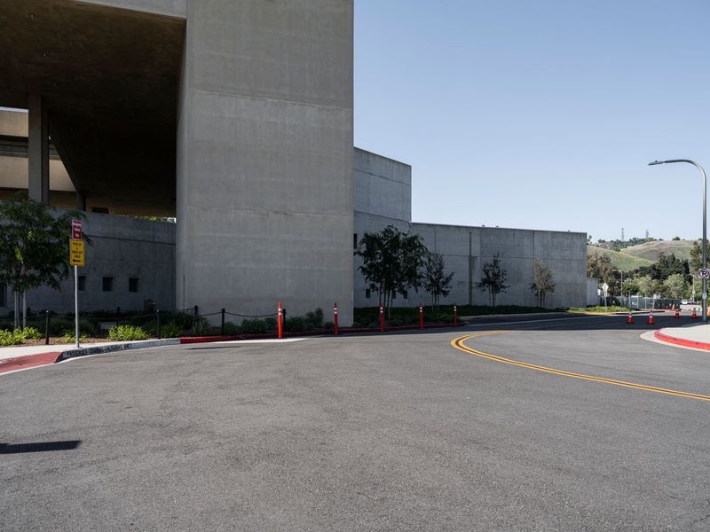 California Campus: Modern Architecture Under Blue Skies HDRi Maps and ...