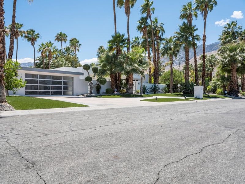 Curated visual reference: Gallery Detail: California Home A Residential Oasis Among Palm Trees Hdri Maps