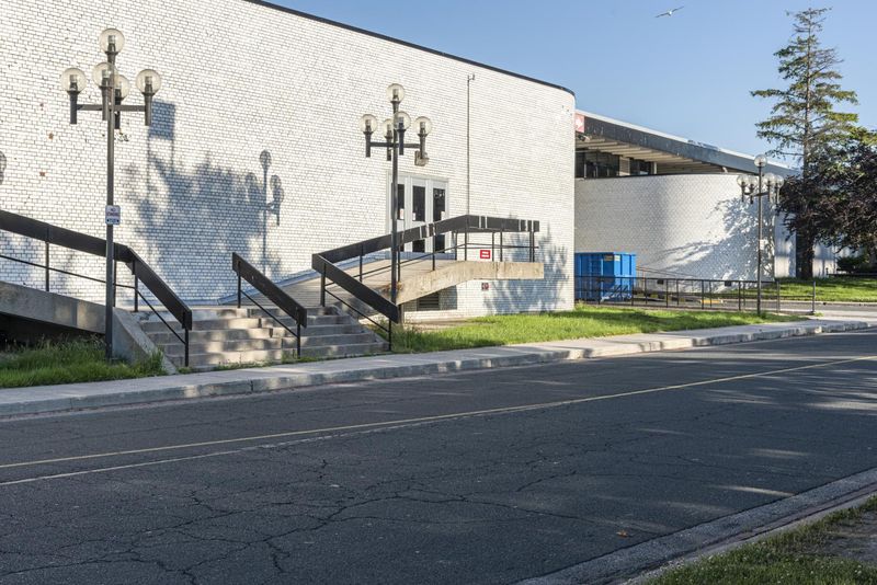 Canada's Urban Design and Infrastructure: Exploring the Streets HDRi ...