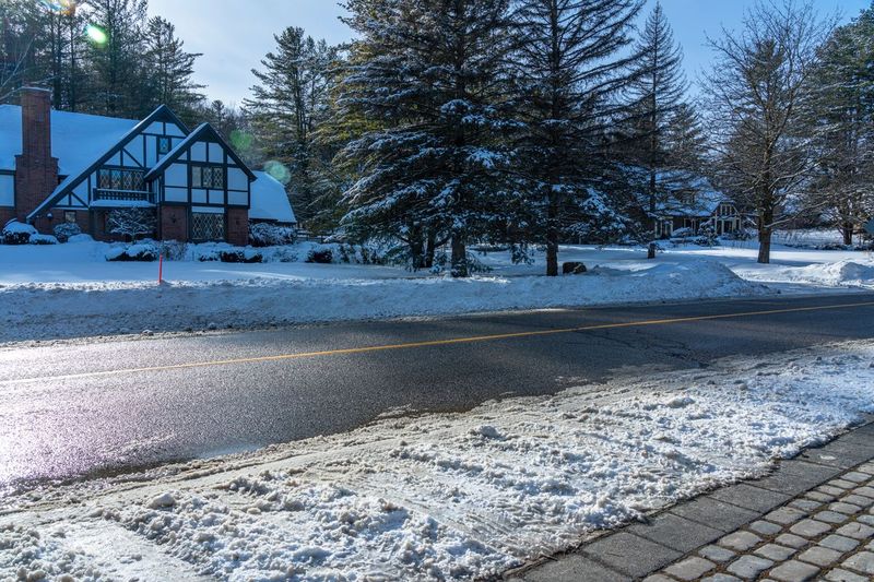 Canadian Winter: A Suburban Road in Toronto HDRi Maps and Backplates