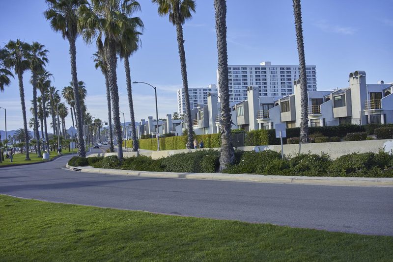 Coastal Neighborhood in Los Angeles, California HDRi Maps and Backplates