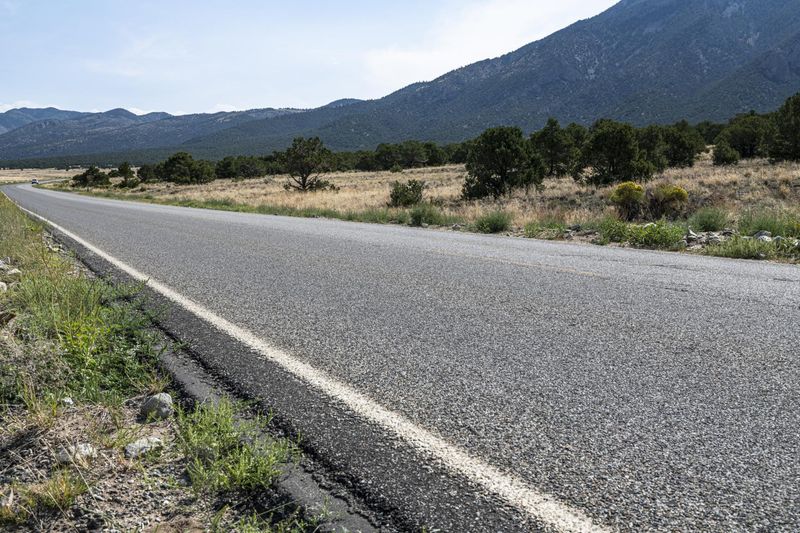 Colorado Highway: Embracing Nature and Clear Skies HDRi Maps and Backplates