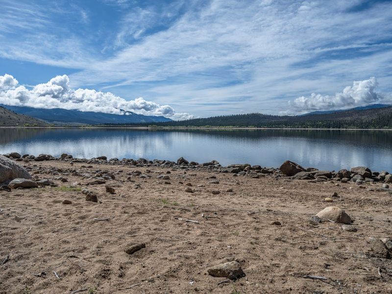 Colorado Landscape in USA: Open Space, Mountains, and a Lake HDRi Maps ...