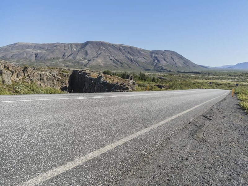 european-island-nation-exploring-iceland-s-majestic-mountain-road