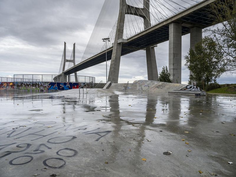 Gloomy City Day: Under a Grey Sky HDRi Maps and Backplates