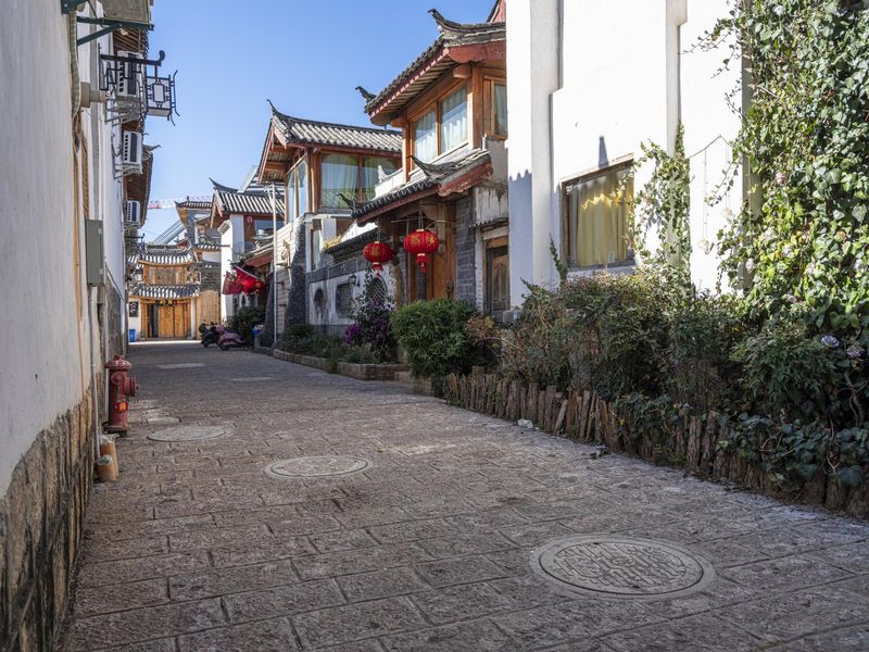 Historic Architecture in Cobblestone Lanes - HDRi Maps and Backplates