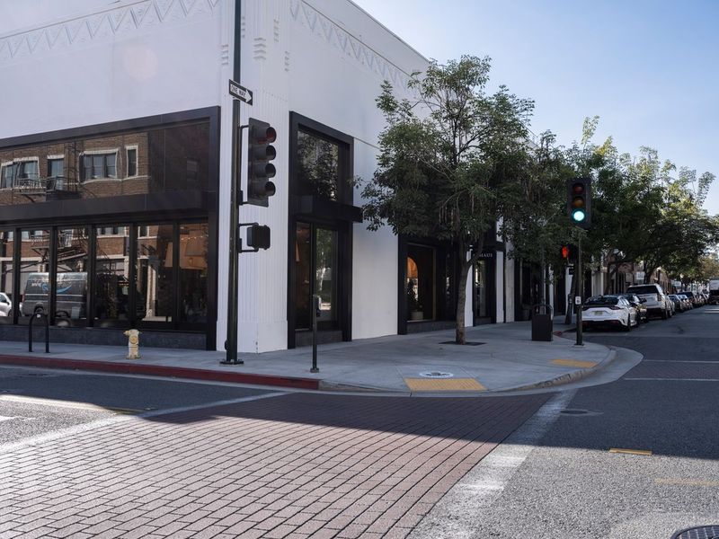 Los Angeles Urban Road and Storefronts HDRi Maps and Backplates