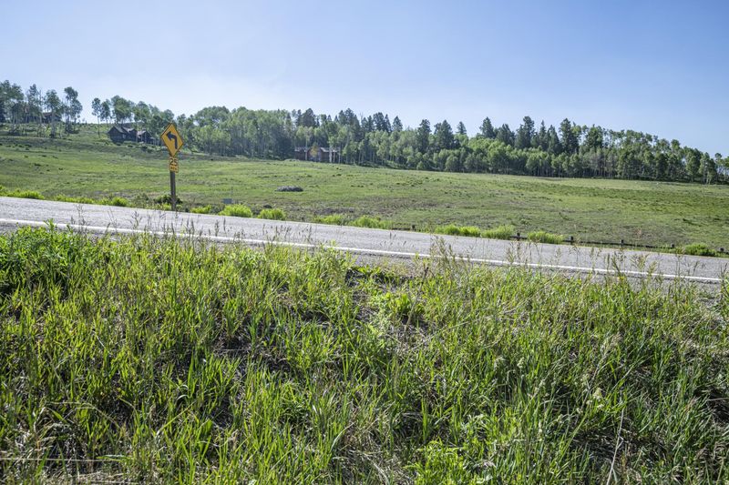 Lush Green Grass in the USA: A Stunning Mountain View HDRi Maps and ...