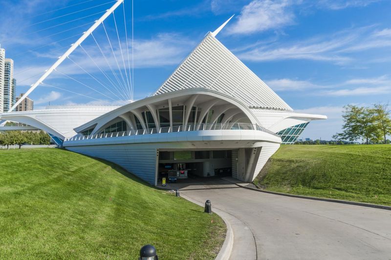 Milwaukee, Wisconsin: Cityscape and Stadium HDRi Maps and Backplates