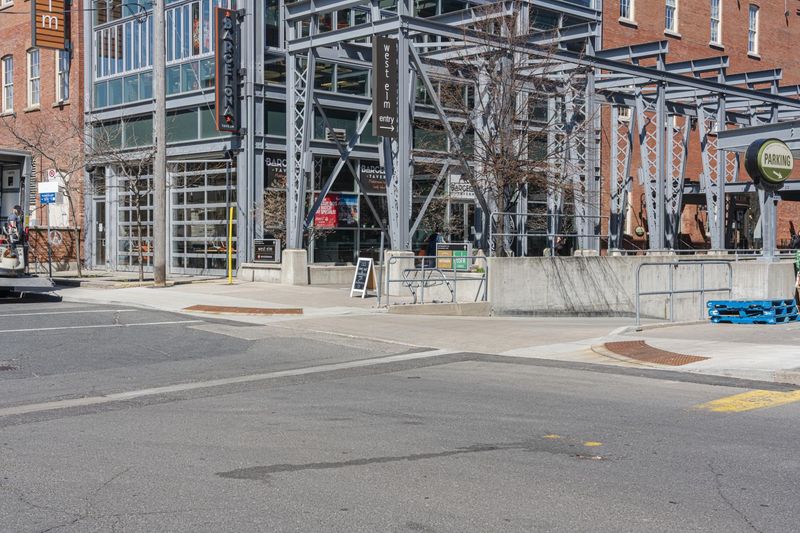 Picture of Modern Architecture in Toronto: The Condominium HDRi Maps and Backplates
