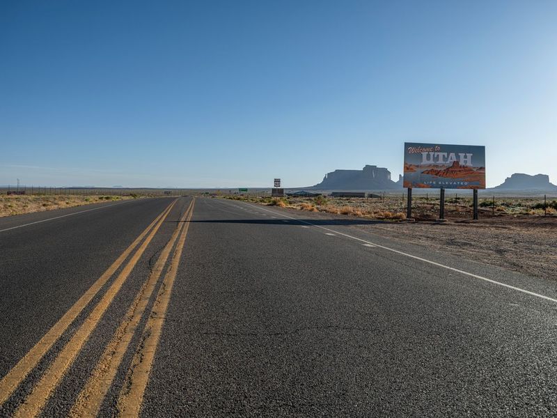 Monument Valley, Utah: Clear Sky at Dawn HDRi Maps and Backplates