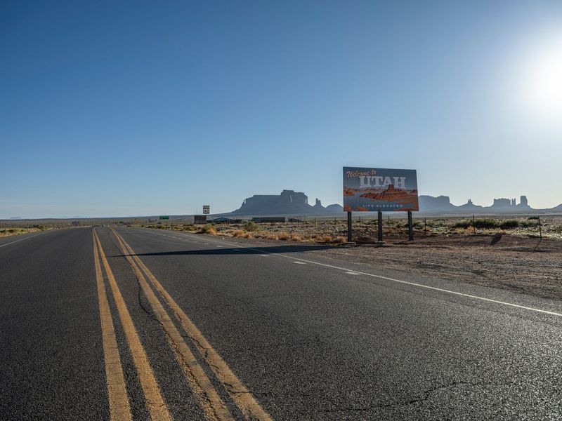 Monument Valley, Utah: Dawn Road Under Clear Sky HDRi Maps and Backplates