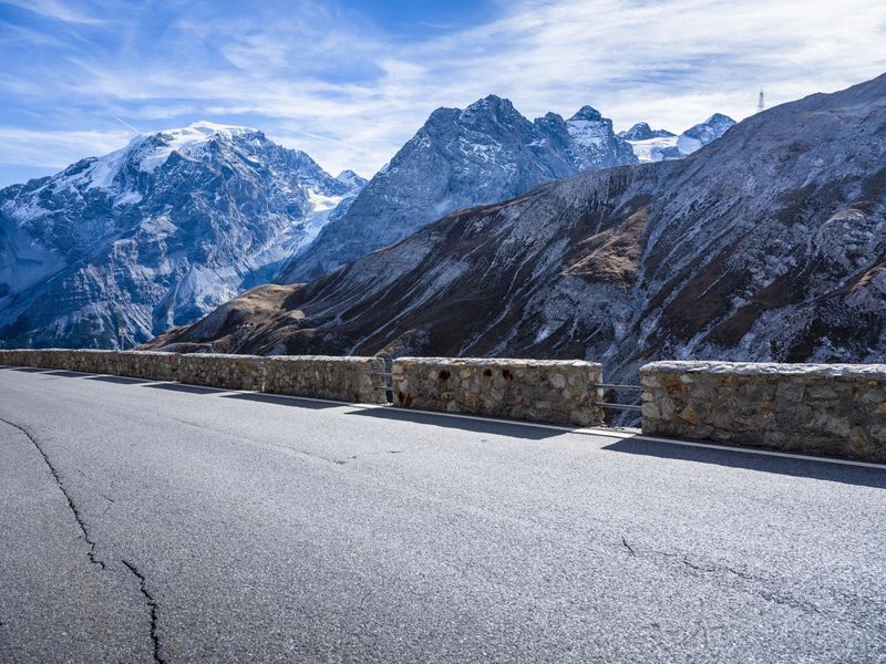 Mountain Pass in Italy's Alps - HDRi Maps and Backplates