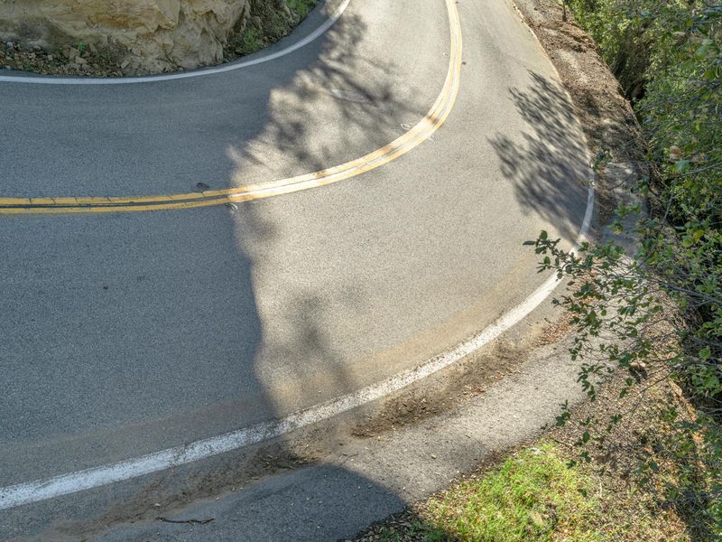 Mountain Road: Asphalt Path in High Altitude - HDRi Maps and Backplates