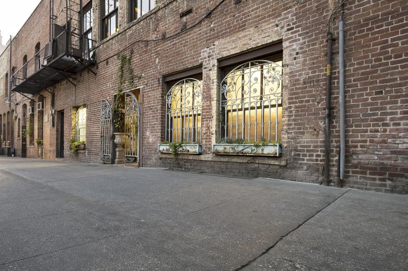 Pasadena California Architecture: Brick Building HDRi Maps and Backplates