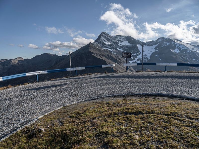 Profile Road in Austria: Elevated in the Mountains HDRi Maps and Backplates