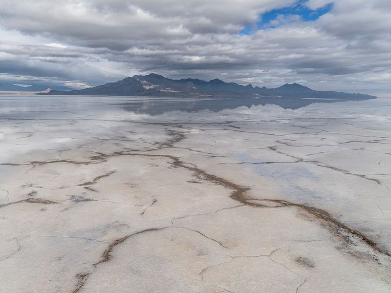 Salt Lake in Utah, USA: A Sunny Landscape HDRi Maps and Backplates