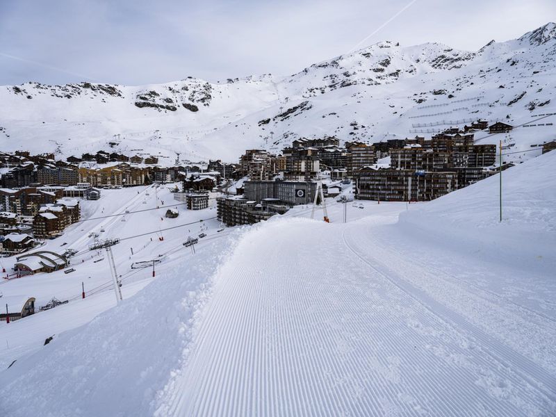 Ski Slope in the French Alps under Clear Sky HDRi Maps and Backplates