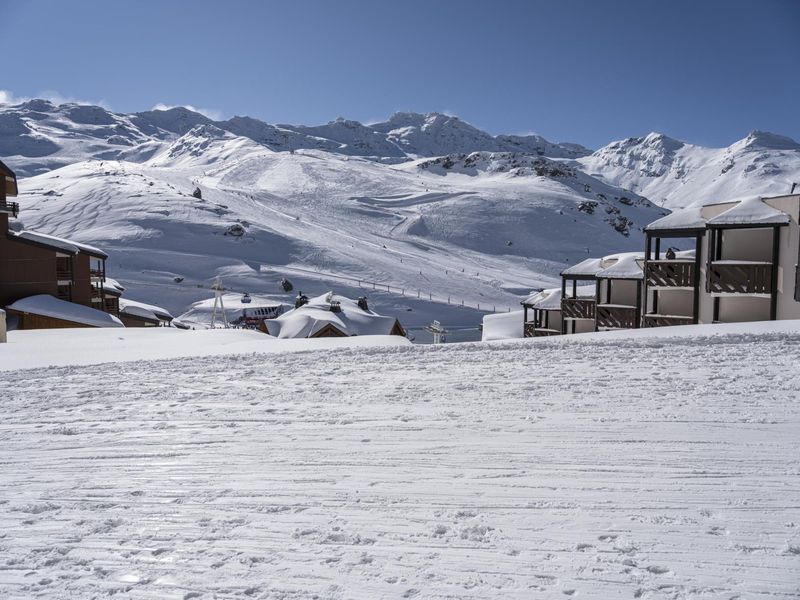 Skiing in the French Alps Mountain Range HDRi Maps and Backplates