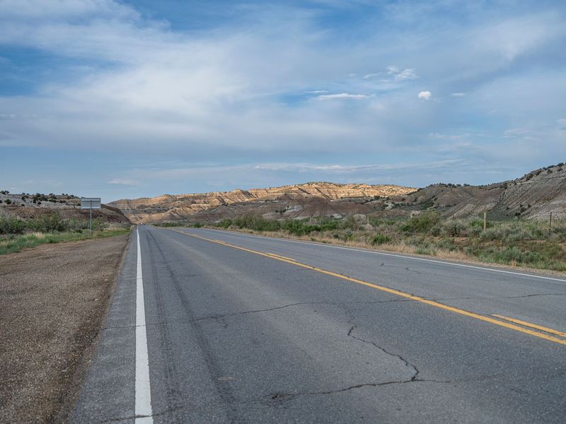 USA Asphalt Road: Utah's Majestic Mountain Scenery HDRi Maps and Backplates