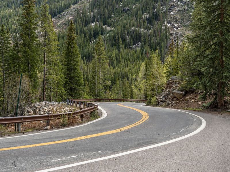 USA Scenic Route: Asphalt Road with Mountain View HDRi Maps and Backplates