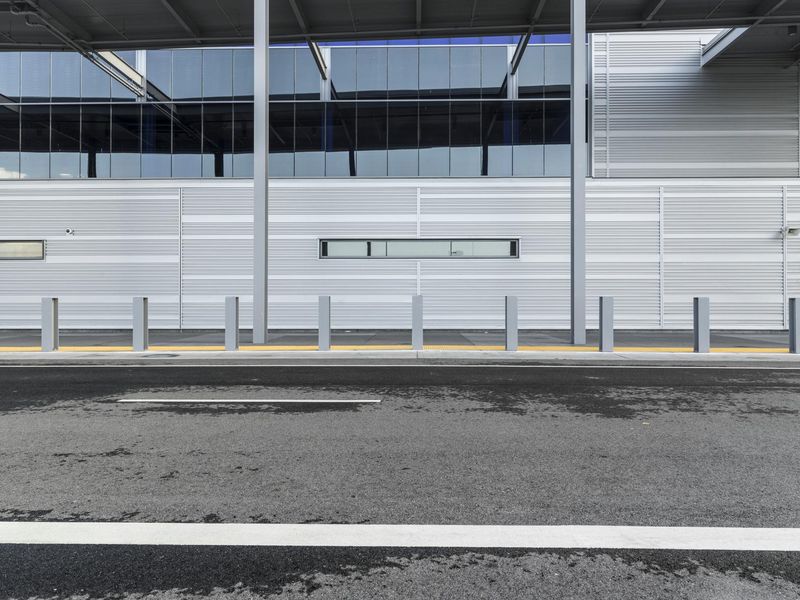USA: Urban Architecture with Steel Building HDRi Maps and Backplates