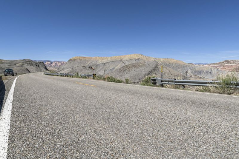 Utah: Clear Sky and Desert Highway HDRi Maps and Backplates