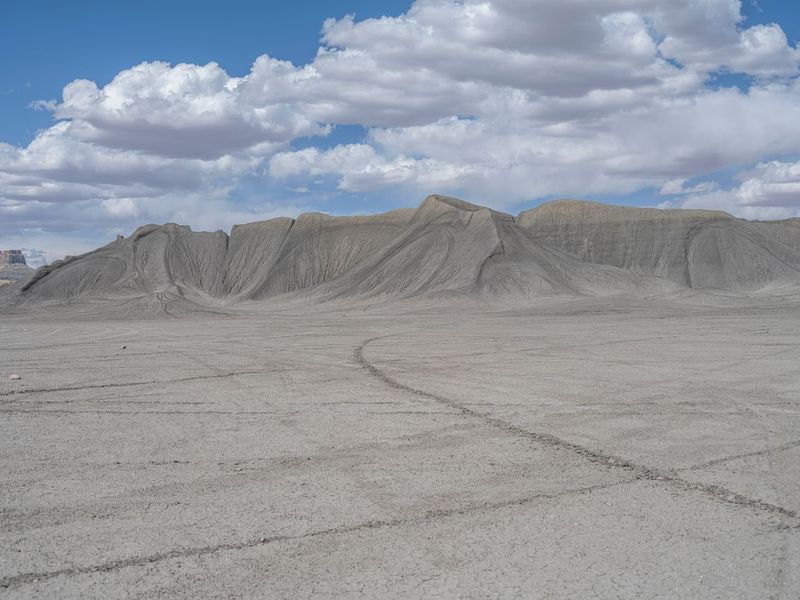 Utah Desert Landscape: Dirt and Gravel Tracks HDRi Maps and Backplates