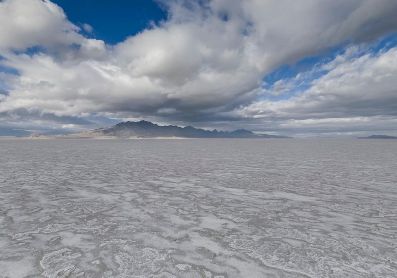 Utah Desert Landscape: A View of the Mountains - HDRi Maps and Backplates