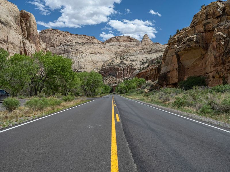 Utah Landscape: Asphalt with Clear Skies Above - HDRi Maps and Backplates
