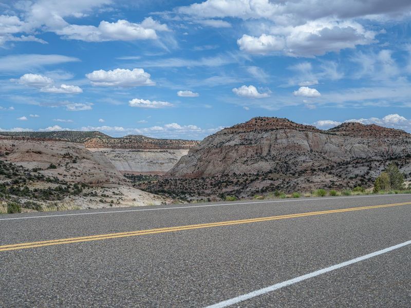 Utah Landscape: Road and Nature on a Day - HDRi Maps and Backplates