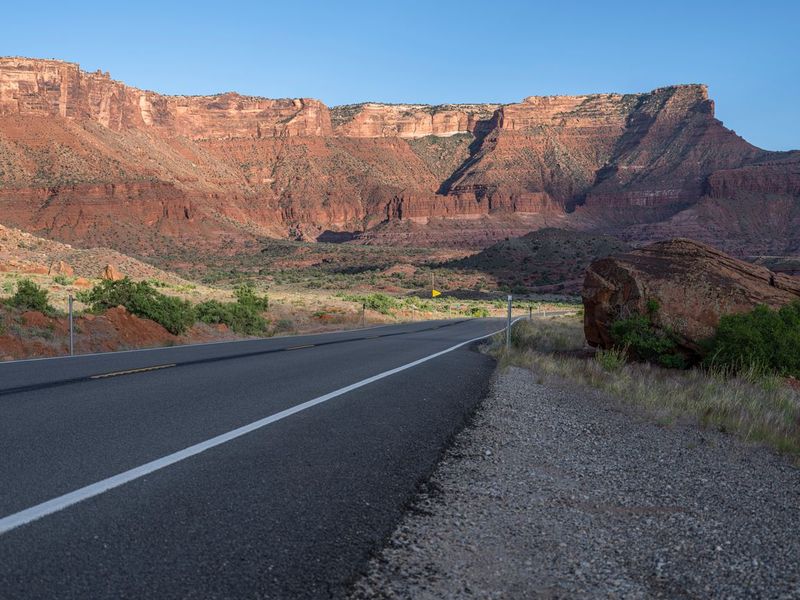 Utah Landscape: Road and Shadow Under Clear Sky - HDRi Maps and Backplates