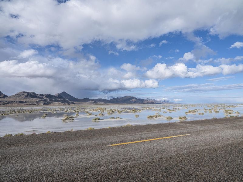 Utah Road: Asphalt Through the Desert Mountains HDRi Maps and Backplates