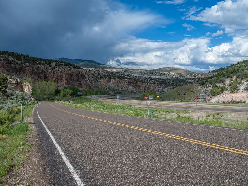 Utah Road: A Scenic Landscape with Mountains - HDRi Maps and Backplates