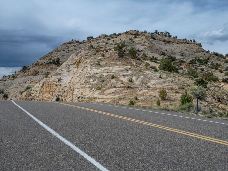 Utah Road: Nature and Landscape with Clouds - HDRi Maps and Backplates