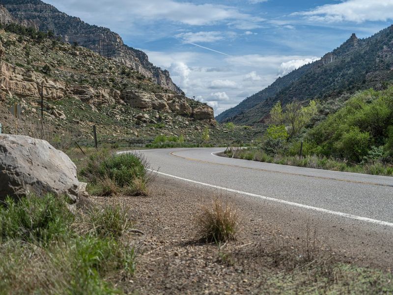 Scenic Road in Utah: Mountains and Clouds - HDRi Maps and Backplates
